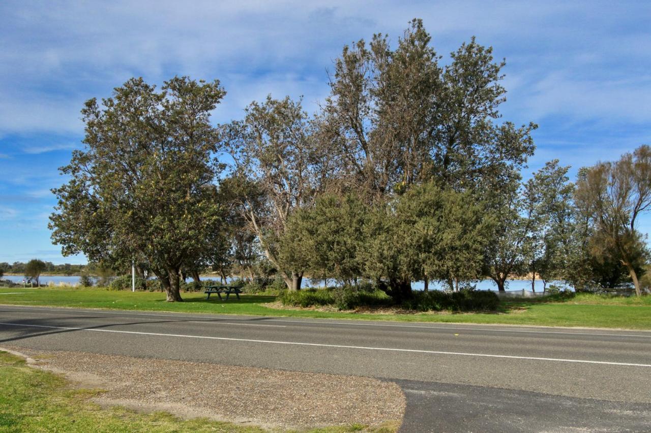 Cunningham Shore Motel Lakes Entrance Extérieur photo