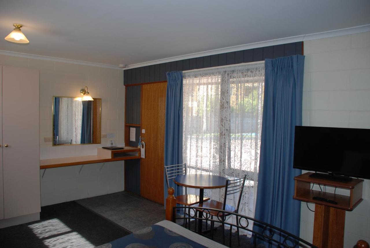 Cunningham Shore Motel Lakes Entrance Extérieur photo