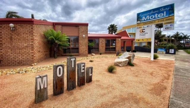 Cunningham Shore Motel Lakes Entrance Extérieur photo