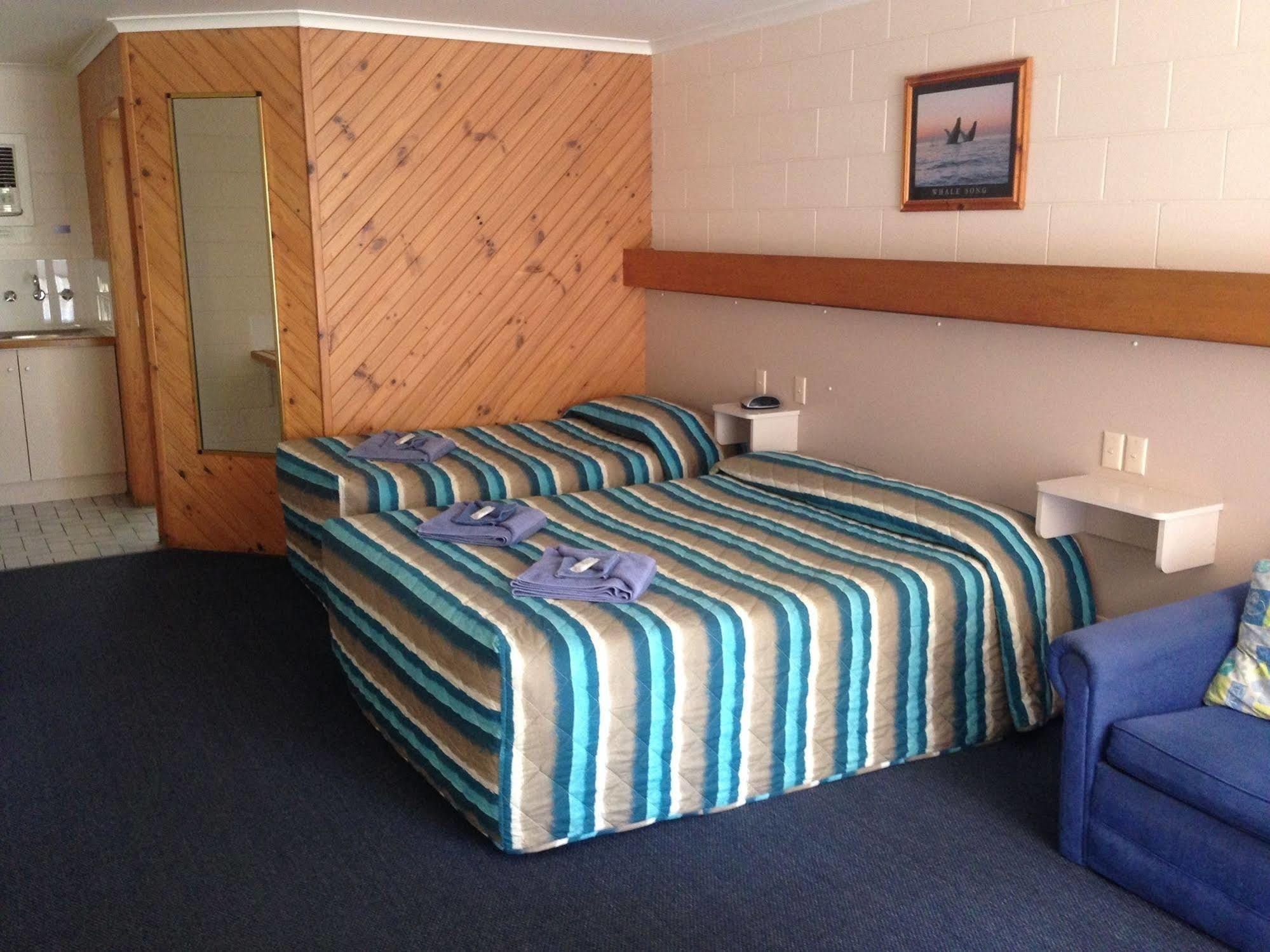 Cunningham Shore Motel Lakes Entrance Extérieur photo